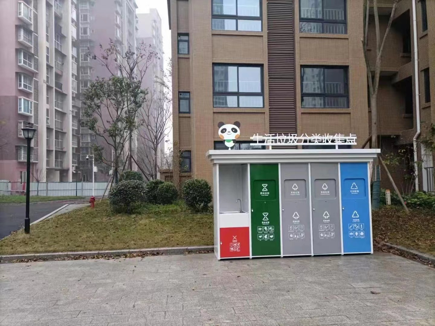 成都小區(qū)分類垃圾箱.jpg